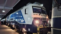 FOTO Locomotivă CFR Călători, modernizată de Softronic, tractează un tren internațional. De ce e specială