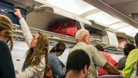 Taxele pe bagajele de cabină au devenit mina de aur a operatorilor low-cost. Peste 10 miliarde euro încasaţi în 2024, Ryanair domină clasamentul