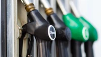 Noi ieftiniri în benzinării, în această după amiază. Cât costă acum benzina și motorina