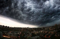 Pagube importante provocate de furtunile de aprilie în România. Peste 220 de daune avizate deja de firmele de asigurare. Unul din trei români se teme de efectele furtunilor