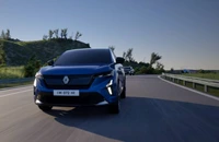 Renault a anunțat o versiune Rafale cu sistem hibrid de propulsie: 300 CP și autonomie electrică de 100 km