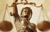 Comisia Europeană: România a înregistrat progrese semnificative în domeniul legilor justiției, dar mai trebuie să facă progrese în privința guvernanței corporative și a idependeței presei