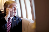 Trump obligă firmele americane să producă în SUA, dar telefonul său nu poate fi produs în SUA, doar asamblat cu piese produse în străinătate