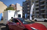 Probleme pentru producătorii de mașini electrice din cauza unui deficit de magneți din pământuri rare chinezești