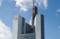 Odiseea vânzării Commerzbank. Un oficial al băncii germane i-a spus directorului UniCredit să vândă acţiunile şi să plece acasă