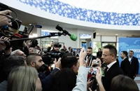 Planul Comisiei Europene de interzicere a importurilor de petrol și gaze naturale din Rusia merge mai departe, în ciuda opoziției îndârjite a Slovaciei și Ungariei