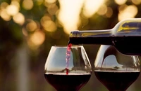 Producătorii francezi de vin şi brânzeturi spun că tarifele americane îi vor lovi din plin