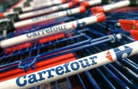 Carrefour vinde nouă magazine din Franţa