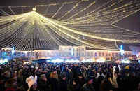 Banii, bucuria, bunătatea și zăpada – ce le lipsește românilor de Crăciun. Și ce fac românii de Crăciun