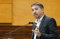 Daniel David: Avem un sistem de burse extrem de generos, cel mai generos din Uniunea Europeană. Trebuie să reducem fondul de burse. Orice poate fi tăiat