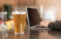 Piaţa berii se va contracta cu 2-5% în 2025, ajungând la un minim istoric (estimări)