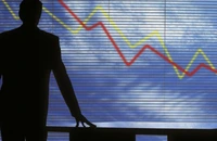 Șansele ca România să intre în „junk” au crescut la 30%-40%. Doar credibilitatea viitoarei politici fiscale poate salva ratingul