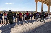 Administrația Trump limitează dreptul membrilor Congresului de a vizita locurile în care sunt reținuți migranții ilegali