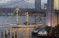 O navă mexicană cu pânze a lovit podul Brooklyn din New York. 2 morți