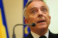 Isărescu: Ne-am jucat cu focul, noi ca ţară. Prioritatea este restabilirea încrederii piețelor de capital