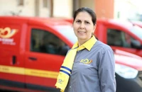 Poșta Română cumpără cu 2,5 milioane de lei uniforme noi pentru angajați