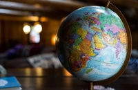 Avertisment de la cea mai veche instituţie financiară internaţională: Economia mondială se află într-un „moment de răscruce”