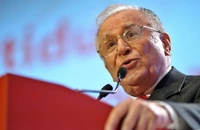 Ion Iliescu a fost internat la terapie intensivă