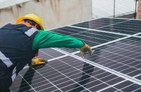 Primăria Galați a atribuit contractul pentru construirea unui parc fotovoltaic pe blocuri în cartierul Micro 17
