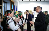 Românii din Cernăuți i-au cerut ministrului de Externe salvarea învățământului în limba română