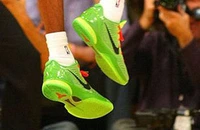 Ghetele de baschet „Grinch”, ale lui Kobe Bryant, scoase la licitaţie pentru minim 10 mil. USD