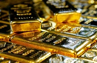 Aurul a depășit 4.600 de dolari, iar argintul a crescut cu peste 4% într-o singură zi. Până la finalul ciclului de creștere prețul aurului ar putea atinge 10.000 de dolari uncia