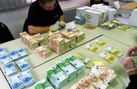 Rezervele valutare ale României scad vizibil. BNR ar fi cheltuit un miliard de euro în doar două zile pentru a apăra leul