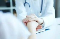 Costurile medicale îi determină pe români să amâne vizitele la medic – studiu