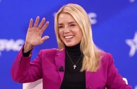 Donald Trump a demis-o pe procuroare generală a SUA Pam Bondi