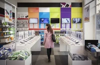Vânzările de smartphone-uri pe plan mondial au ajuns la cel mai scăzut nivel din ultimii 14 ani