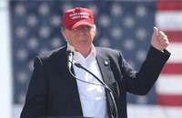 Trump a amenințat Iranul că-i va distruge podurile, centralele electrice, uzinele de desalinizare și că va ocupa insula Kharg din Golful Persic