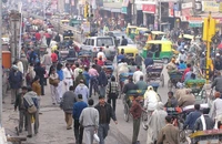 Locuitorii capitalei Indiei, New Delhi, vor primi subvenții de 1.000 de dolari pentru a-și schimba mașinile vechi cu autoturisme electrice