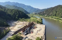 VIDEO Autostrada A1 Sibiu – Pitești: Imagini spectaculoase cu „podul verde” construit peste Olt