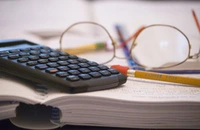 CNSP estimează o corecție pe termen mediu a deficitului de cont curent, în contextul măsurilor de reducere a deficitului bugetar și a cererii în scădere