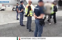 Italia a expulzat un muzician moldovean care blocase o autostradă pentru a realiza un videoclip