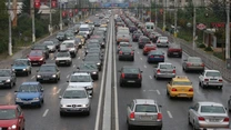 Sistemul de impozitare a vehiculelor trebuie actualizat pentru a descuraja treptat deţinerea vehiculelor poluante – consultant Roland Berger