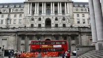 Banca Angliei ar putea decide luna viitoare să reducă dobânda de referință, în contextul evoluțiilor de pe piața forței de muncă