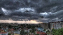 Cod galben de ploi și vijelii în 14 județe, duminică. Vreme rece în București până luni dimineata.