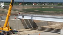 Autostrada Moldovei A7: UMB montează grinzi la nodul rutier Focșani Nord VIDEO