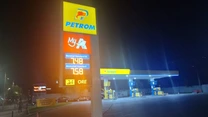 Carburanții s-au scumpit masiv azi, ca urmare a creșterii accizei. Prețurile ajung brusc la peste 7,5 lei litrul
