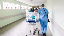 Jumătate dintre români ar vrea să plătească în plus ca să scape de mizeria din spitale. Asigurarea de sănătate, tot mai folosită- Sondaj