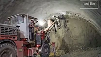 VIDEO Autostrada Sibiu – Pitești: Porr mai are de forat 130 de metri în a doua galerie a primului tunel