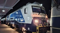 FOTO Locomotivă CFR Călători, modernizată de Softronic, tractează un tren internațional. De ce e specială