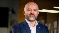 Life is Hard, afaceri în scădere în primul trimestru