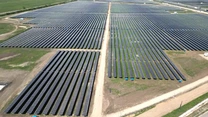 Grupul Raiffeisen a acordat o finanțare de peste 28,7 milioane de euro pentru construirea parcului fotovoltaic din Teiuș, jud Alba