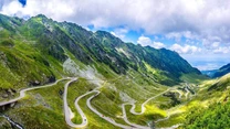 Transfăgărășanul se deschide mâine. Atenționare de urși pe cel mai spectaculos drum din România