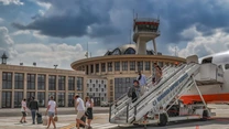 Aeroportul din Băneasa devine neîncăpător după revenirea companiilor low-cost și atinge limita de capacitate în 2026. Autoritățile pregătesc extinderea cu un nou terminal