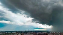 VIDEO Imagini spectaculoase cu furtuna care a răvășit Bucureștiul