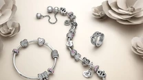 De ce renunță gigantul Pandora la „dependența de argint” şi mizează pe platină. O schimbare importantă pentru modelul de business al celui mai mare producător de bijuterii din lume