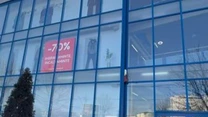 Miniprix din Militari, celebru magazin de haine cu preţuri mici din Capitală, se închide după 19 ani pe piaţă